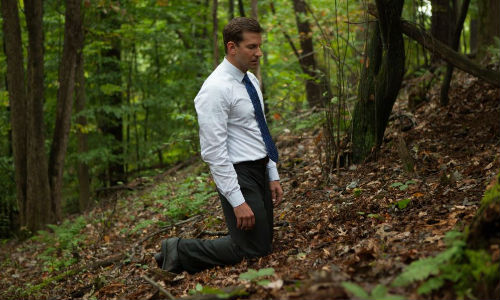 The Place Beyond the Pines Bradley Cooper on knees