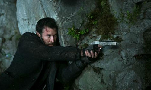 Falling Skies search and recover Tom with a gun