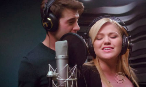 Kelly Clarkson has a lot of fun playing fast and loose with her image as the "sweetheart of America", declaring she wants to sing about sex; and so she does with resident himbo, Zach Cropper (image via 5secreview.blogspot.com)