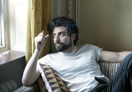 Llewyn Davis is a man who must depend on the kindness of others while he pursues his dream of becoming a famous folk music artist (image via newyorker.com)