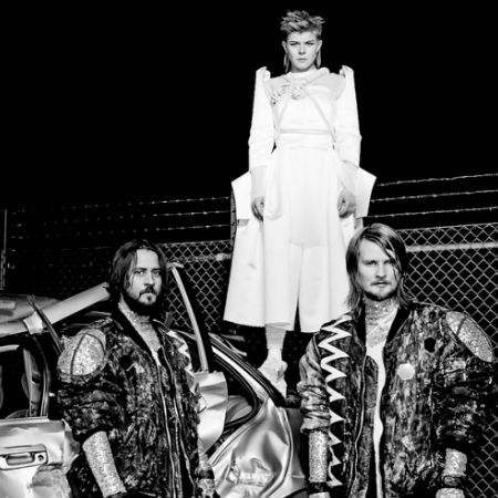 Robyn and Röyksopp (image via Consequence of Sound)