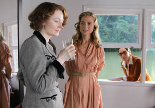 Initially overjoyed to see her old university classmate, Mary soon realises that she is the side act to an impassioned, decades-consuming love affair that might ebb and flow but never, ever dies (image via Cineclub.de - Photo credit: Lisa Graham 2012 © L.C. Barreto)