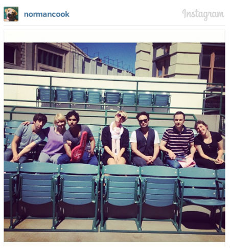 The full cast on The Big Bang Theory L-R Simon Helberg, Melissa Rauch, Kunal Nayyar, Kaley Cuoco, Johnny Galecki, Jim Parsons, Mayim Bialik (image via official Norman Cook aka Kaley Cuoco Instagram account)