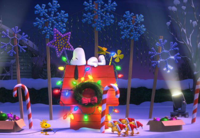 Deck the halls with lights and Woodstock ... (image via USA Today)