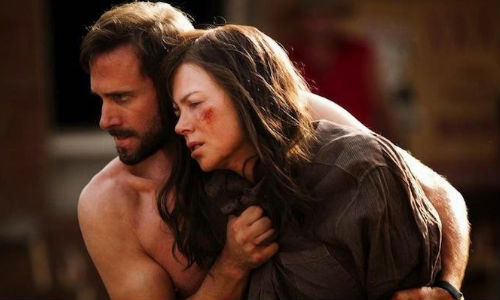 Joseph Fiennes and Nicole Kidamn star in Strangerland (image via Teaser-Trailer)