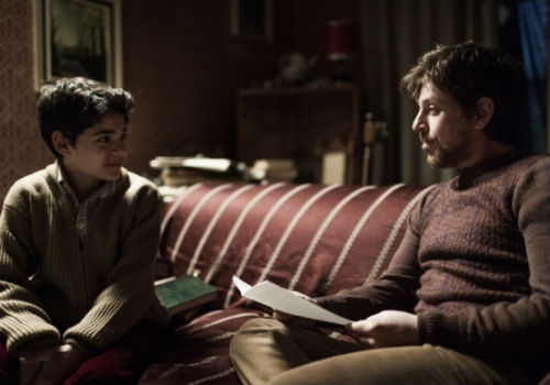Arturo finds friendship and some sage life advice, not least about his passion for telling exploring and writing about the truth, with a journalist who lives downstairs (image via CosfordCinema)