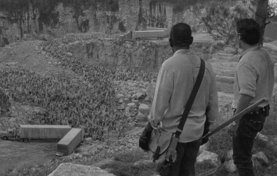 Morgan and Rick decide that one of the highlights of the local tourist walking trail The Big Ass Pit of Walkers En Masse is pretty damn impressive (image via Undead Walking (c) AMC)