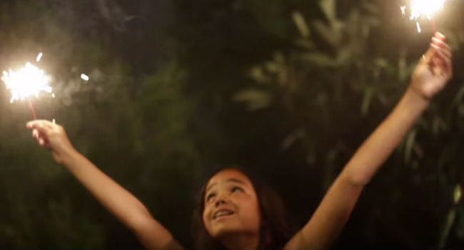 Twirl those sparklers stereotypical indie girl! (image via YouTube (c) tastesfunny)