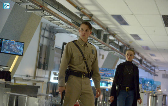 In the time honoured tradition of those too blinkered to think their way through an issue, Jason barely listened, clung to his assumptions and shot all the Abbies, well almost all the Abbies in sight (image via Spoiler TV (c) FOX)